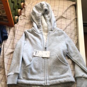 BNWT Uniqlo shedding Hoodie girls 3-4t